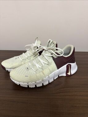 Nike Metcon Trainers in Cream & Maroon with White Sole